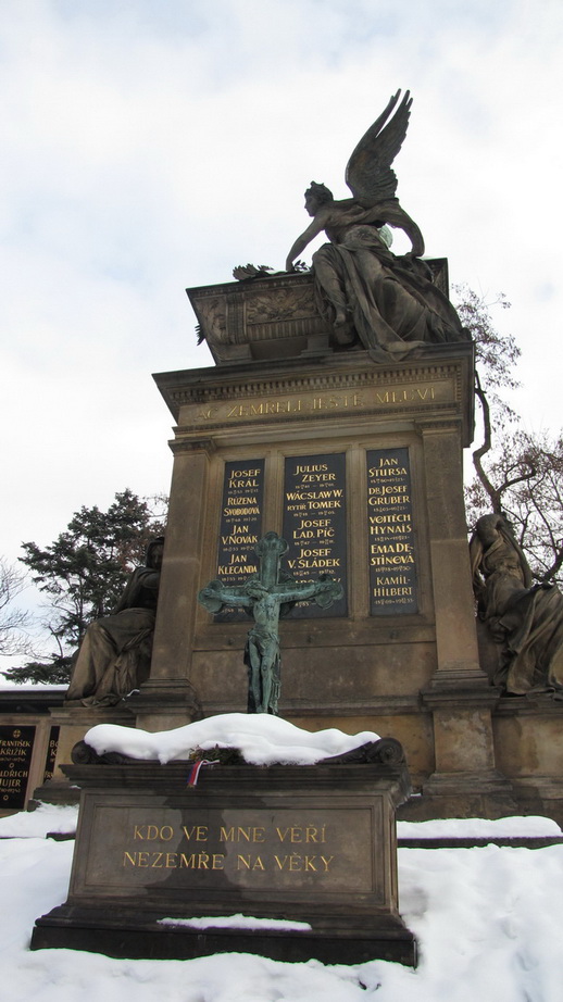Вышеград и Кладбище в Вышеграде. Прага.