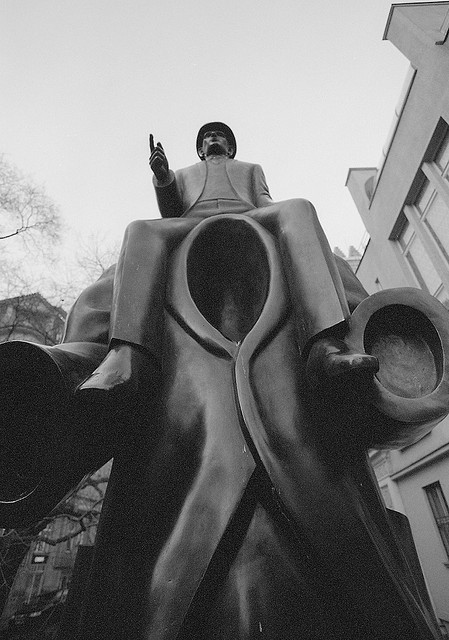 Памятник Францу Кафке в Праге