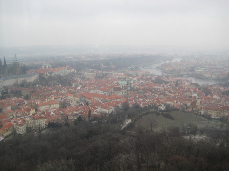 Вид на Прагу с холма Петршин