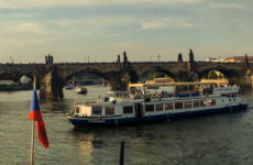 Кораблик по Влтаве в Праге. Прогулка по реке в Праге